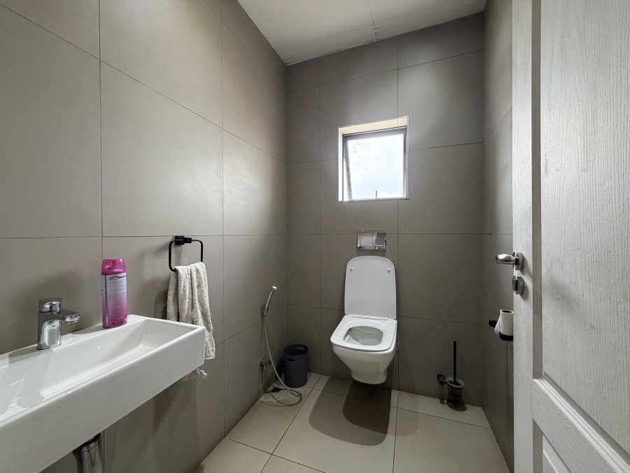 To Let Commercial Property for Rent in Sunderland Ridge Gauteng
