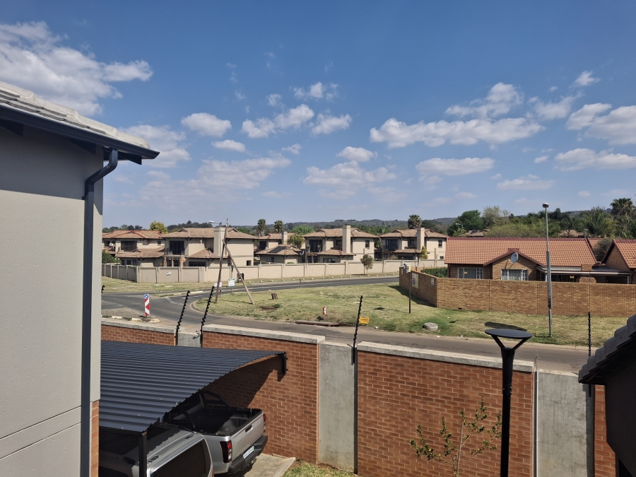 To Let 2 Bedroom Property for Rent in Equestria Gauteng