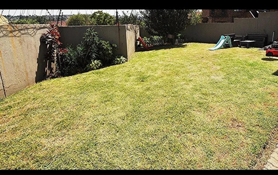 To Let 2 Bedroom Property for Rent in Vorna Valley Gauteng