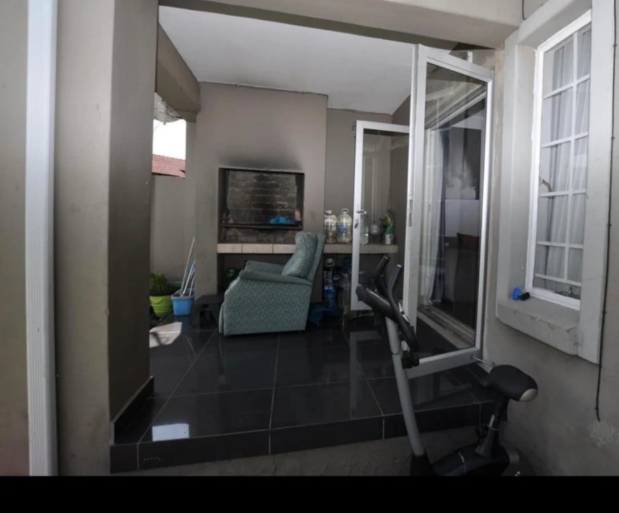 2 Bedroom Property for Sale in Vorna Valley Gauteng