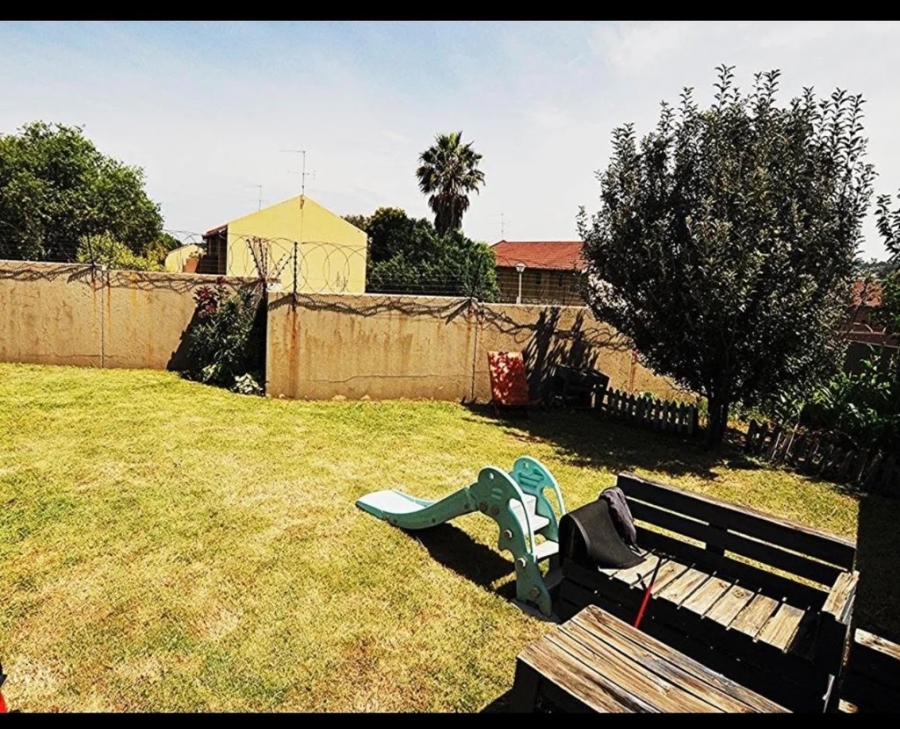 2 Bedroom Property for Sale in Vorna Valley Gauteng