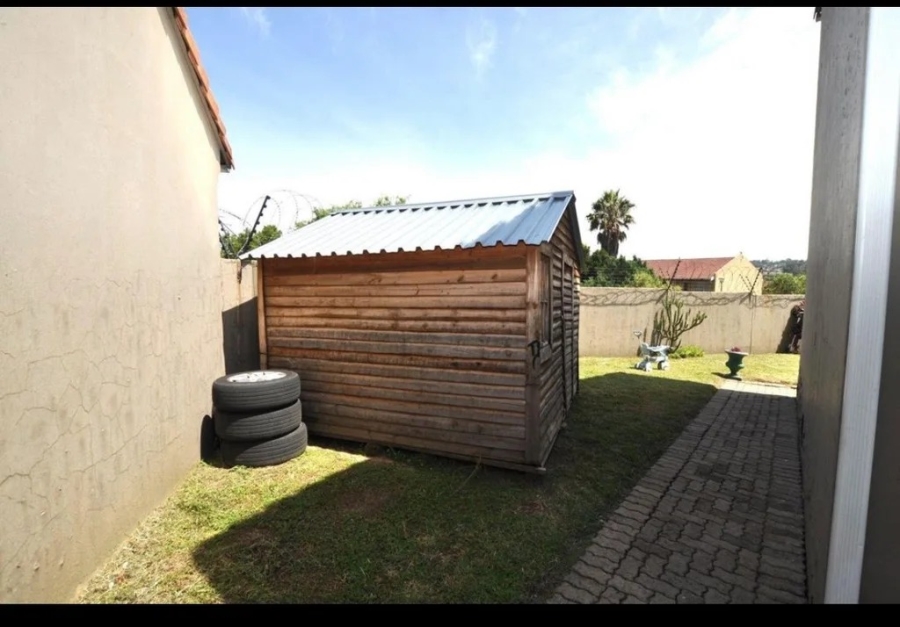 2 Bedroom Property for Sale in Vorna Valley Gauteng