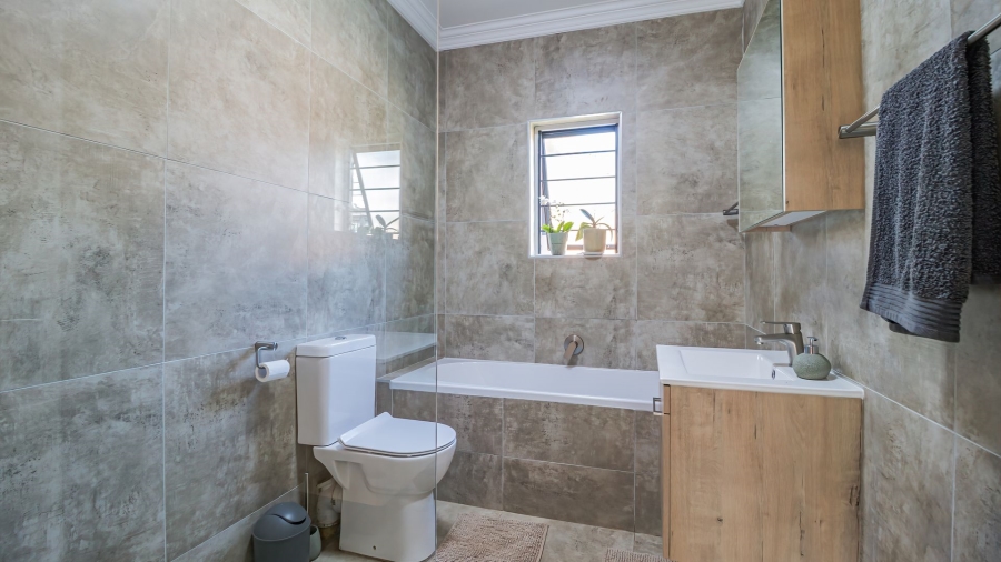 4 Bedroom Property for Sale in Brentwood Park Gauteng