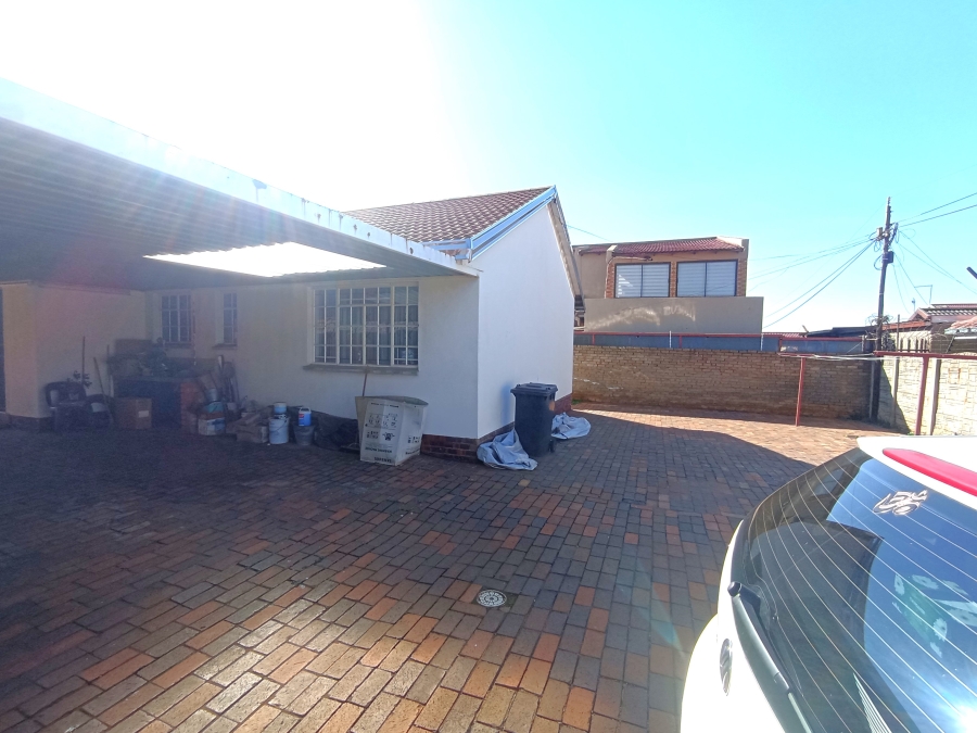 3 Bedroom Property for Sale in Lenasia South Gauteng