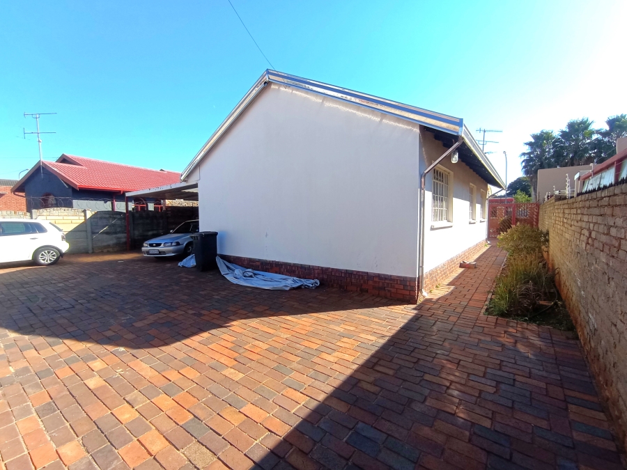 3 Bedroom Property for Sale in Lenasia South Gauteng