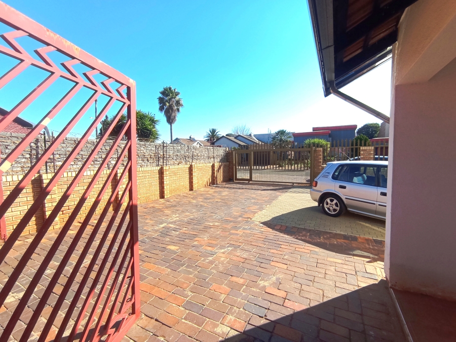 3 Bedroom Property for Sale in Lenasia South Gauteng