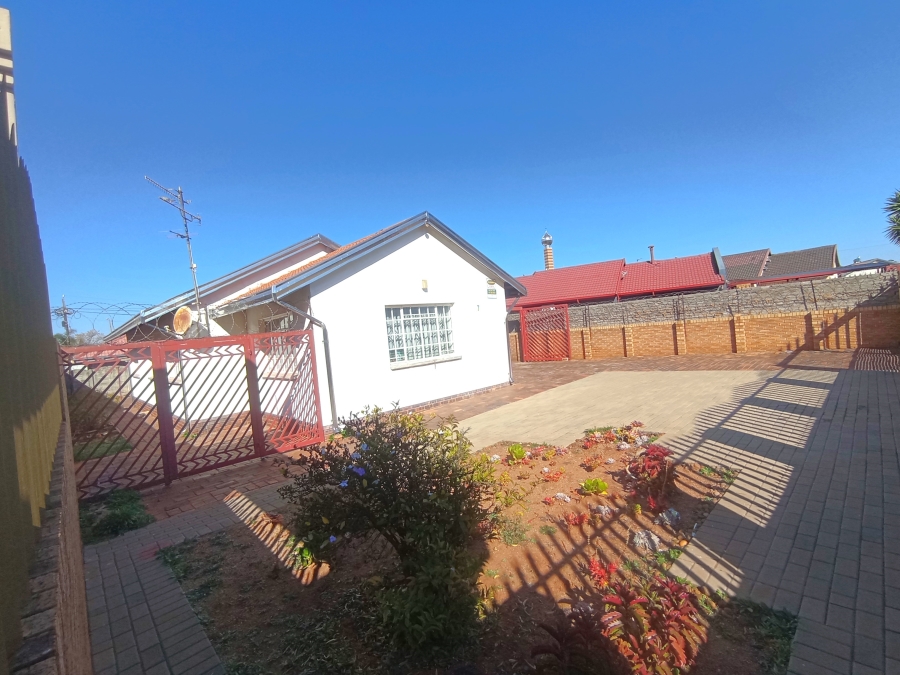 3 Bedroom Property for Sale in Lenasia South Gauteng