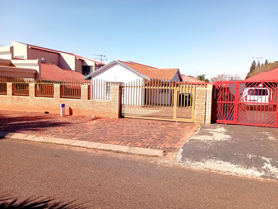 3 Bedroom Property for Sale in Lenasia South Gauteng