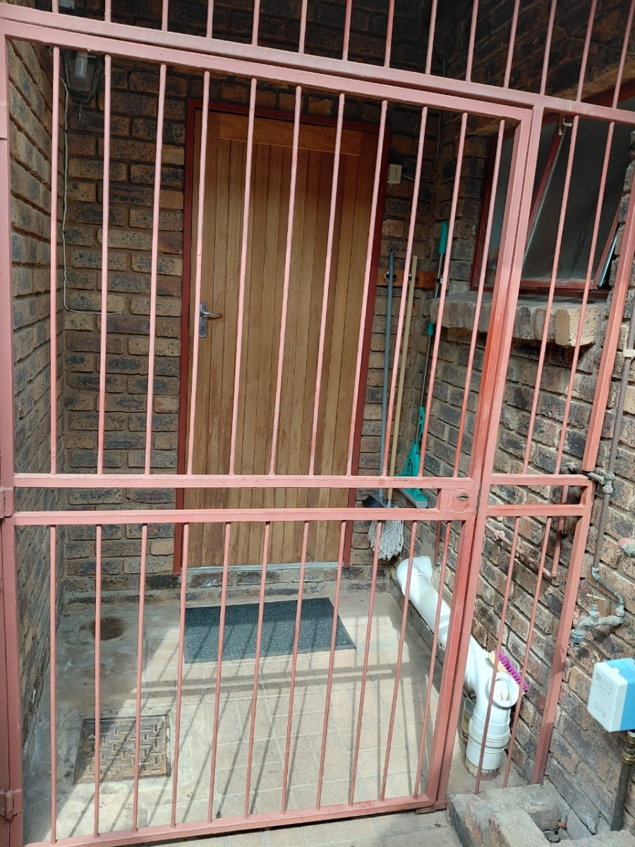 To Let 1 Bedroom Property for Rent in The Reeds Gauteng
