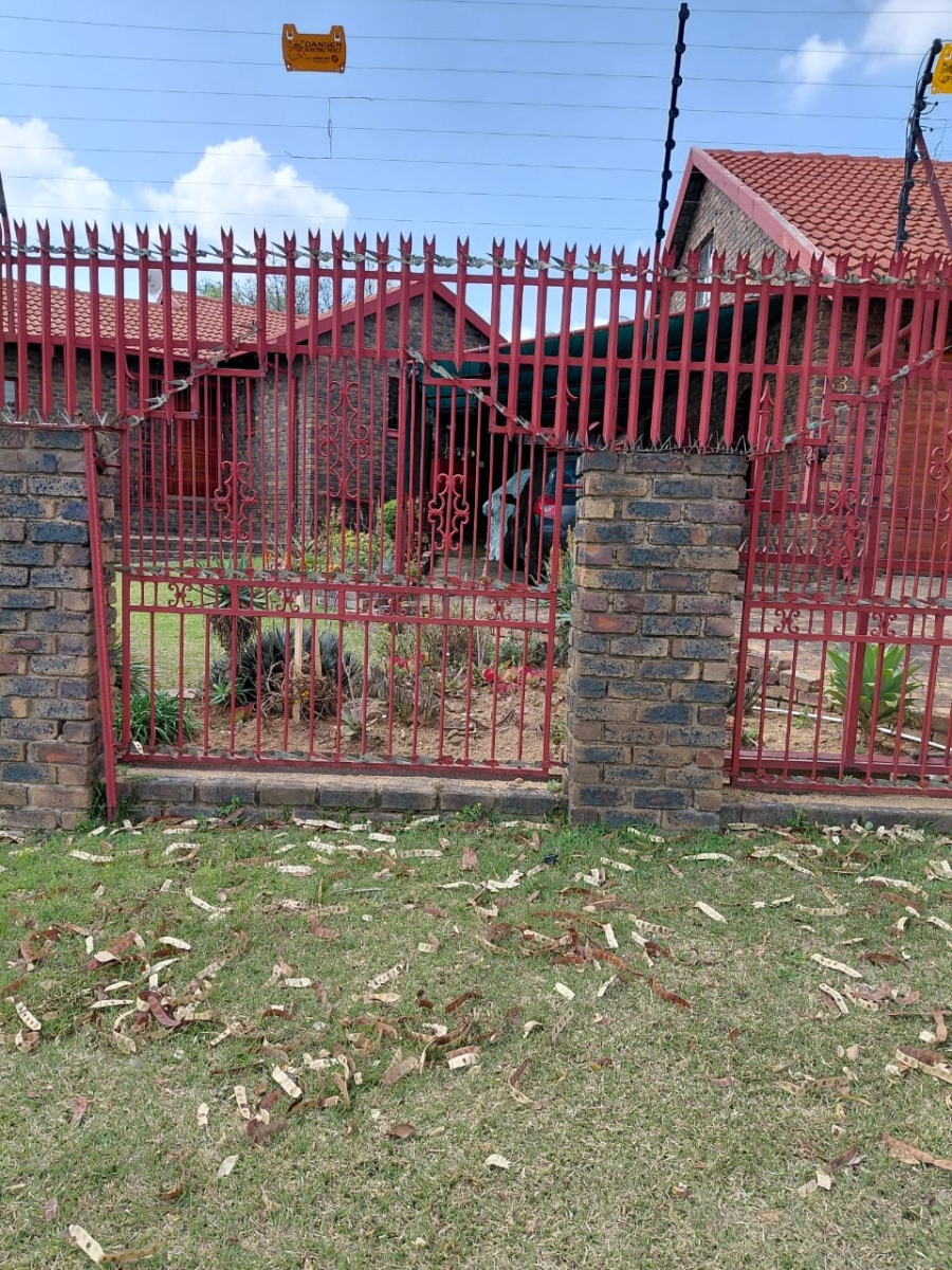 To Let 1 Bedroom Property for Rent in The Reeds Gauteng