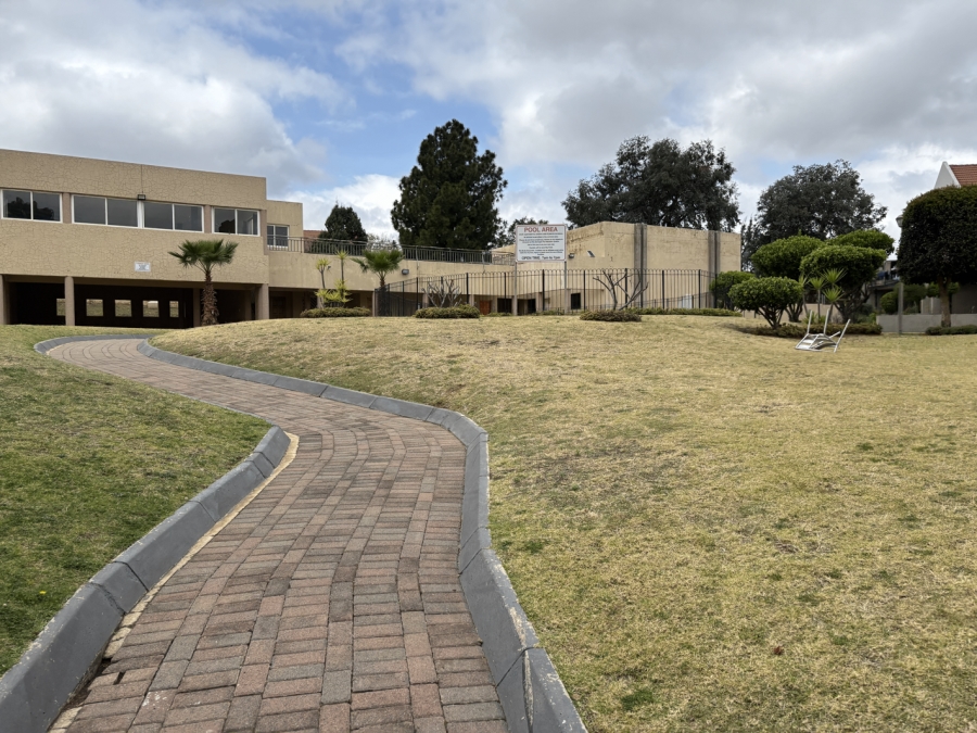 To Let 3 Bedroom Property for Rent in Halfway Gardens Gauteng