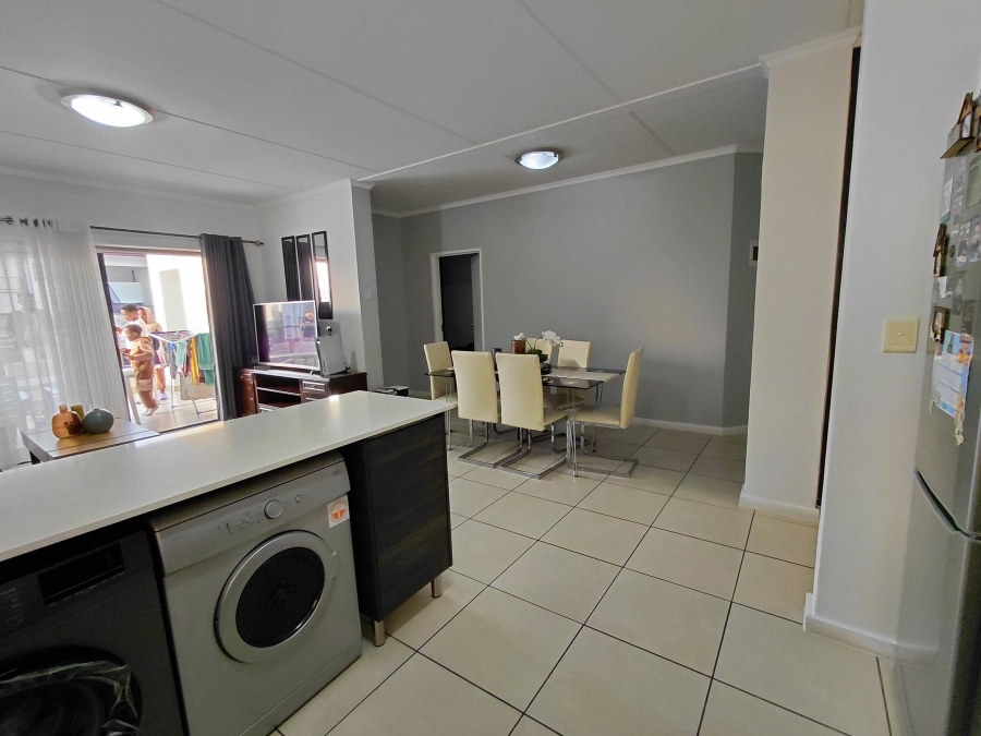 To Let 2 Bedroom Property for Rent in Greenstone Hill Gauteng