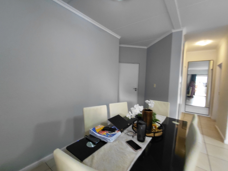 To Let 2 Bedroom Property for Rent in Greenstone Hill Gauteng