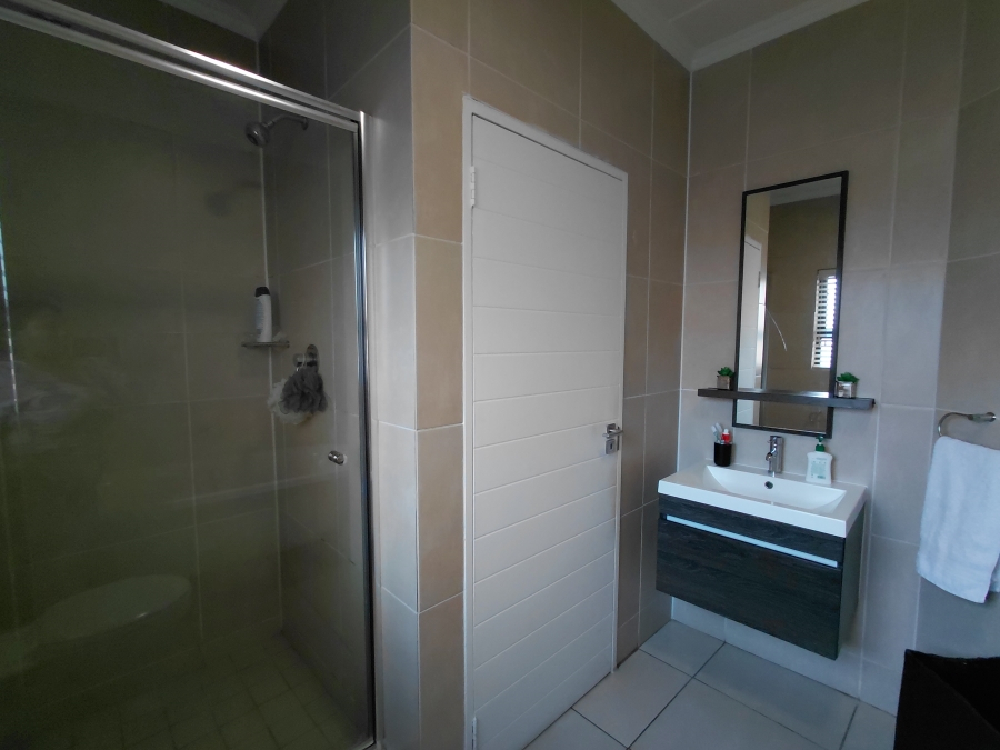 To Let 2 Bedroom Property for Rent in Greenstone Hill Gauteng