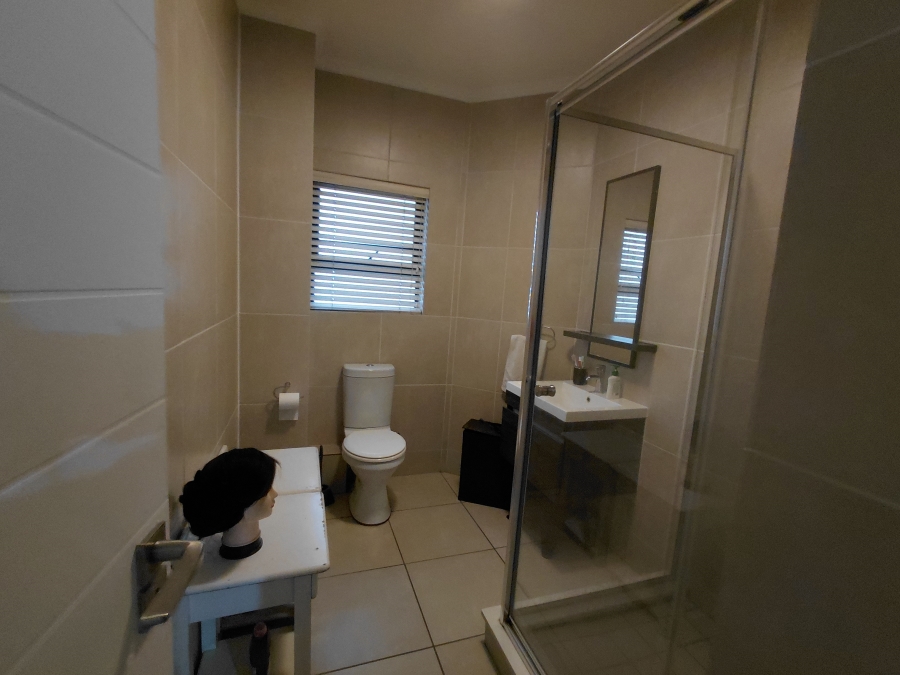 To Let 2 Bedroom Property for Rent in Greenstone Hill Gauteng