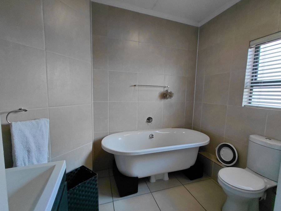 To Let 2 Bedroom Property for Rent in Greenstone Hill Gauteng