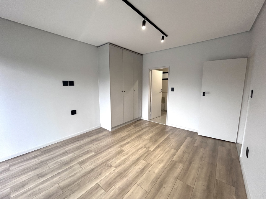 To Let 2 Bedroom Property for Rent in Waverley Gauteng