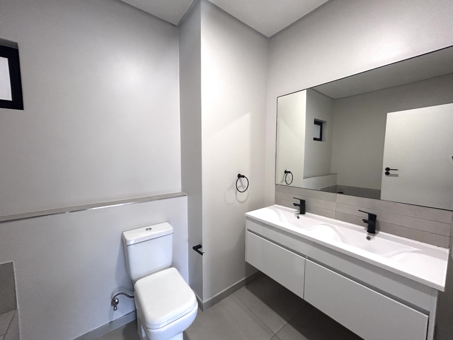 To Let 2 Bedroom Property for Rent in Waverley Gauteng