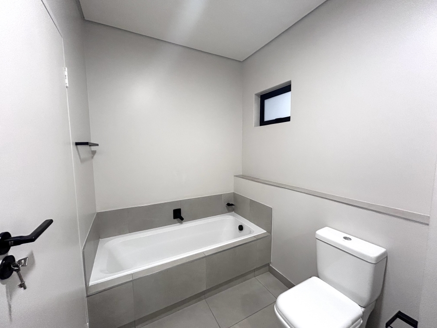 To Let 2 Bedroom Property for Rent in Waverley Gauteng