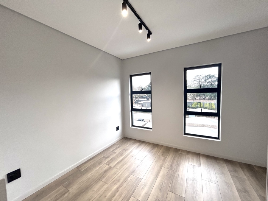 To Let 2 Bedroom Property for Rent in Waverley Gauteng