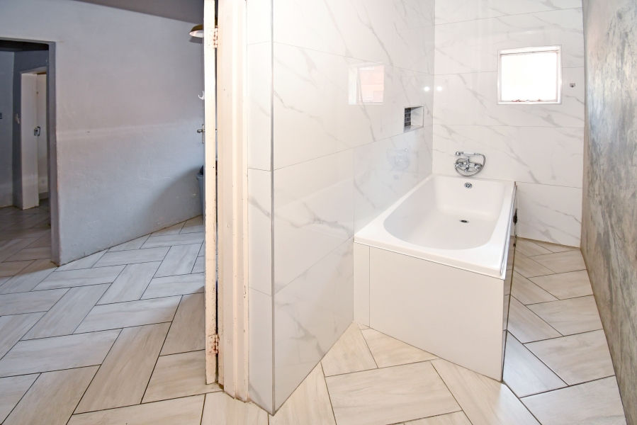 5 Bedroom Property for Sale in Highlands North Gauteng