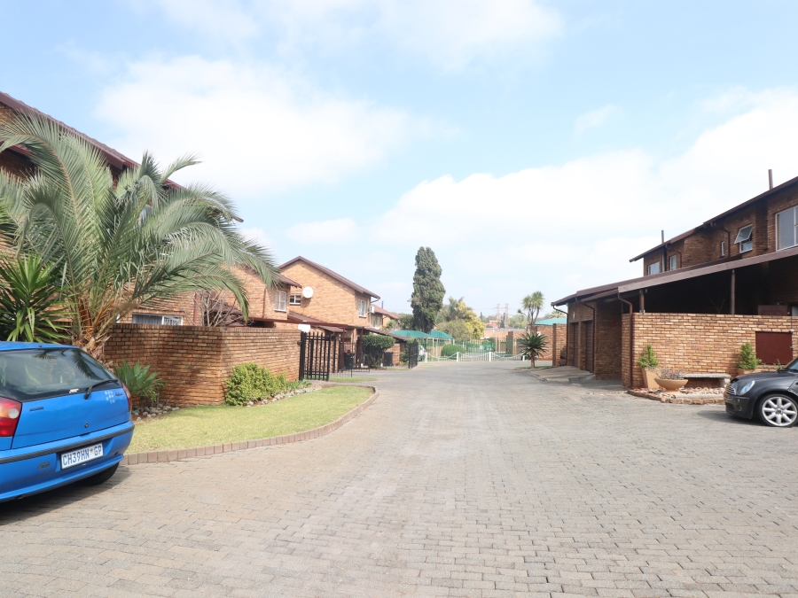 To Let 3 Bedroom Property for Rent in Birchleigh Gauteng