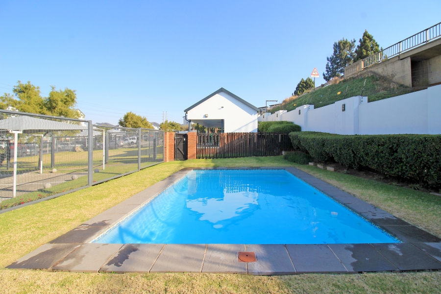 To Let 3 Bedroom Property for Rent in Greenstone Hill Gauteng