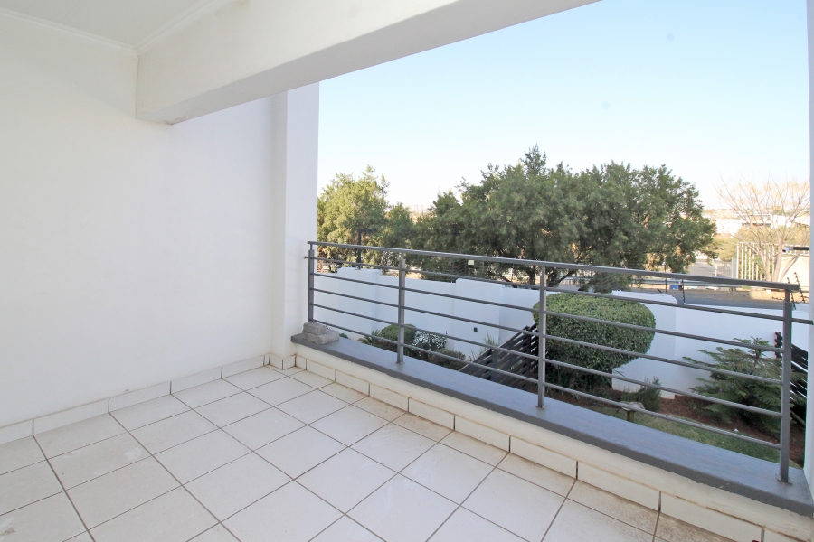 To Let 3 Bedroom Property for Rent in Greenstone Hill Gauteng