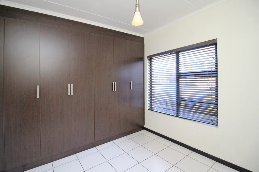 To Let 3 Bedroom Property for Rent in Greenstone Hill Gauteng
