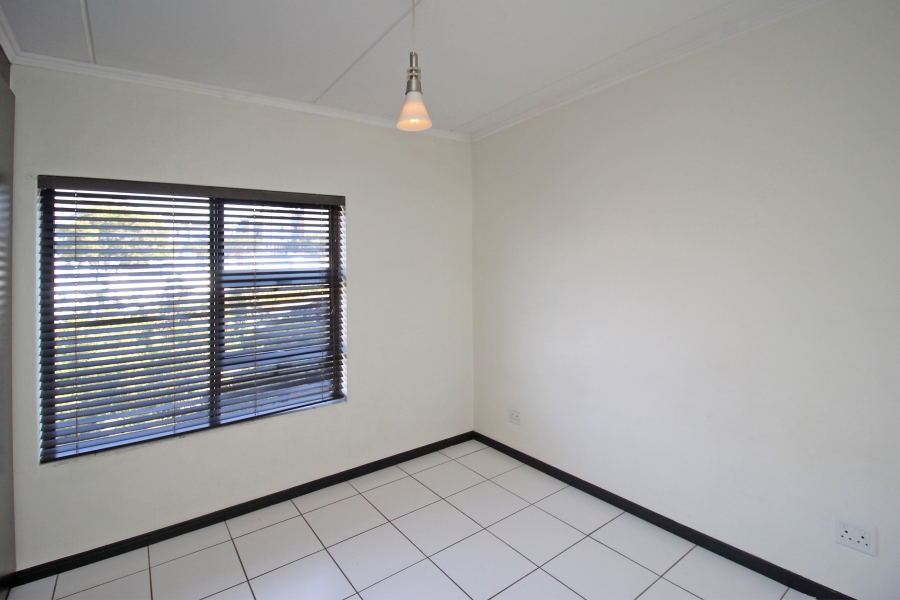 To Let 3 Bedroom Property for Rent in Greenstone Hill Gauteng