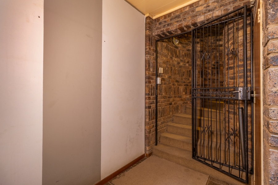 6 Bedroom Property for Sale in Silverton Gauteng