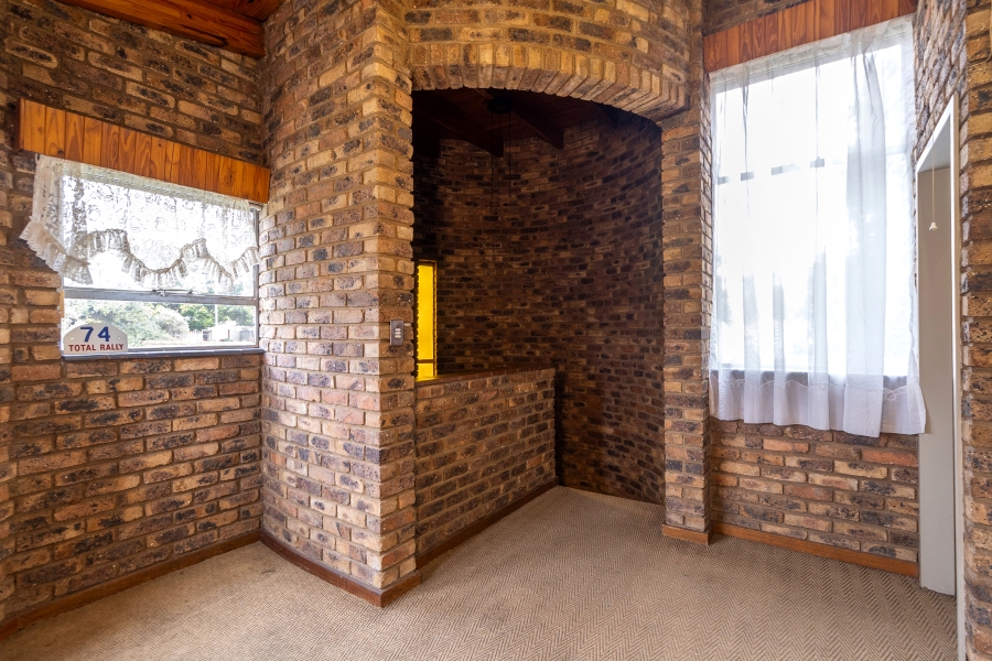 6 Bedroom Property for Sale in Silverton Gauteng