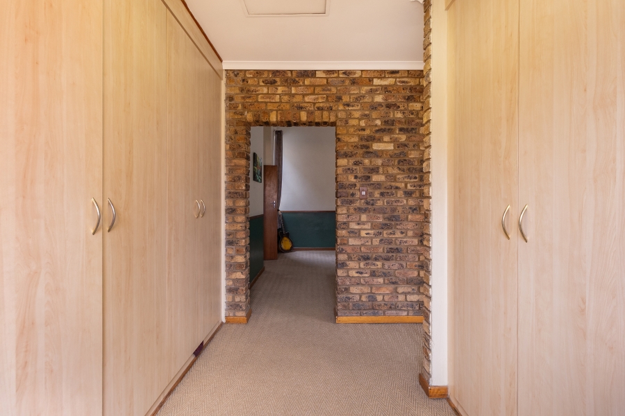 6 Bedroom Property for Sale in Silverton Gauteng