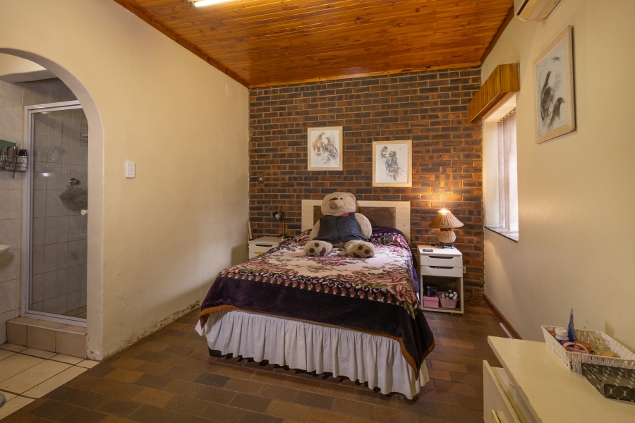 6 Bedroom Property for Sale in Silverton Gauteng
