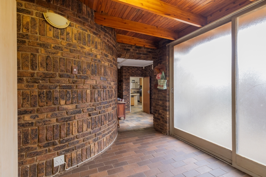 6 Bedroom Property for Sale in Silverton Gauteng