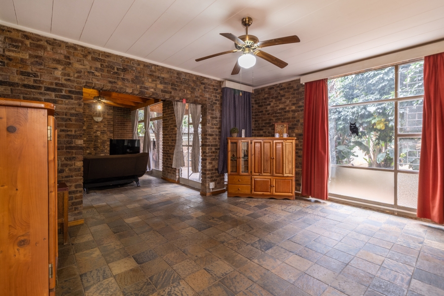 6 Bedroom Property for Sale in Silverton Gauteng