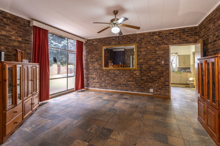 6 Bedroom Property for Sale in Silverton Gauteng