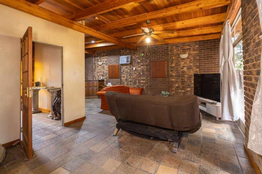 6 Bedroom Property for Sale in Silverton Gauteng