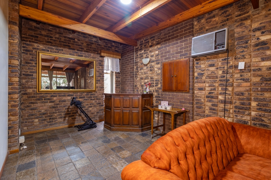 6 Bedroom Property for Sale in Silverton Gauteng