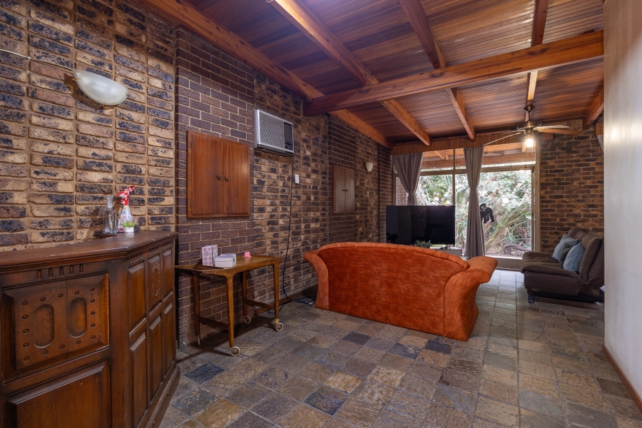 6 Bedroom Property for Sale in Silverton Gauteng