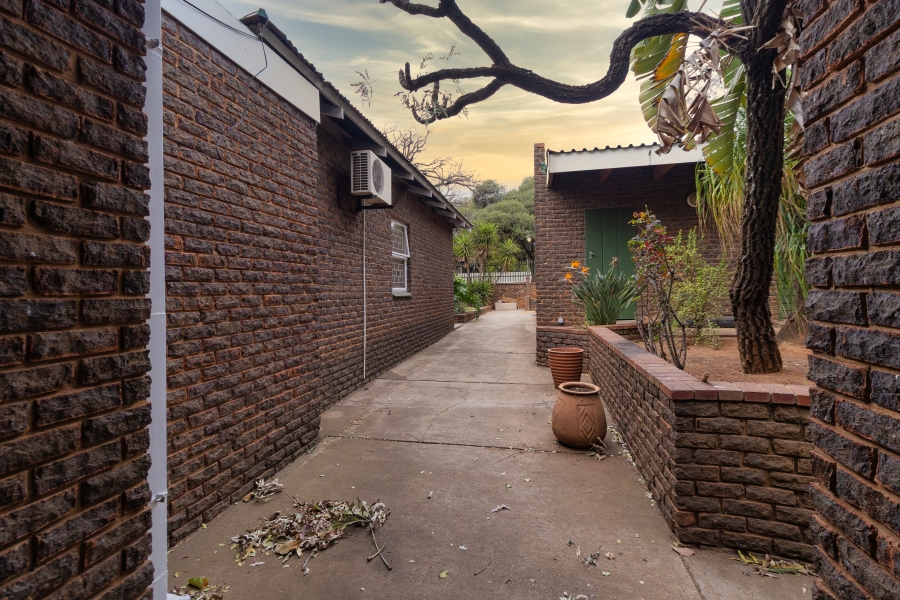 6 Bedroom Property for Sale in Silverton Gauteng