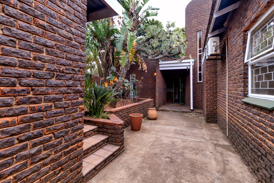 6 Bedroom Property for Sale in Silverton Gauteng