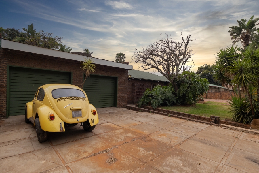 6 Bedroom Property for Sale in Silverton Gauteng