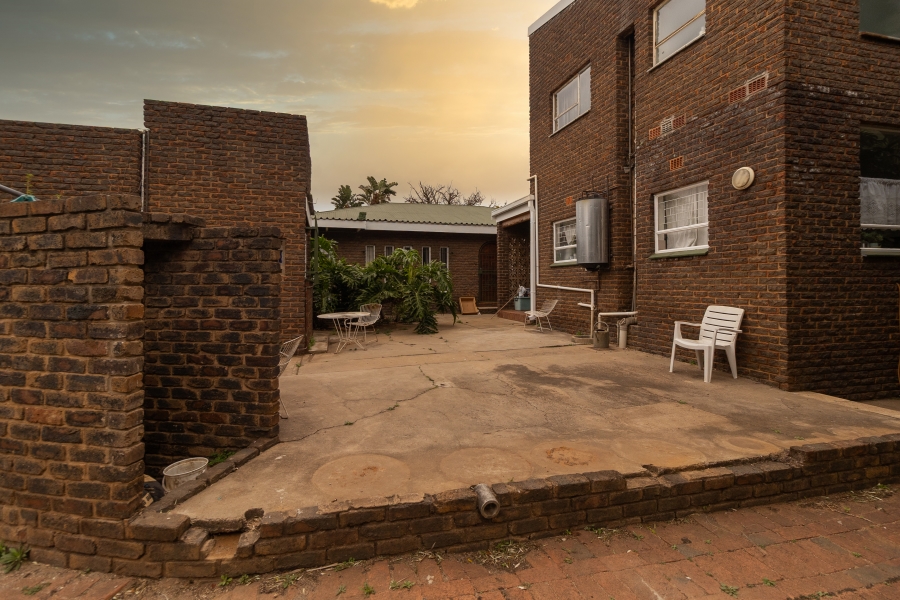 6 Bedroom Property for Sale in Silverton Gauteng