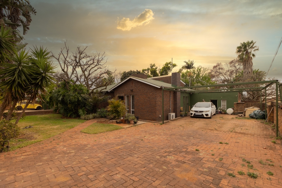 6 Bedroom Property for Sale in Silverton Gauteng