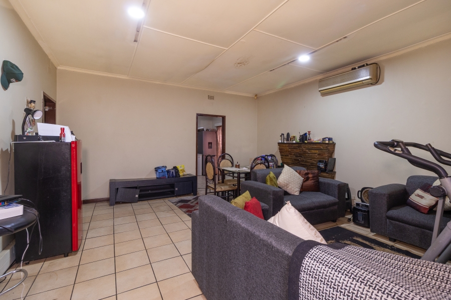 6 Bedroom Property for Sale in Silverton Gauteng