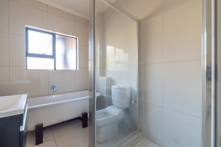 To Let 2 Bedroom Property for Rent in North Riding Gauteng