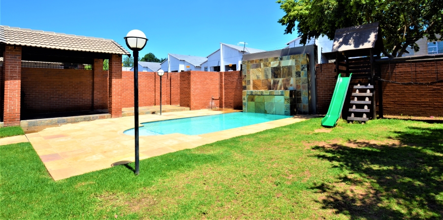 To Let 2 Bedroom Property for Rent in North Riding Gauteng
