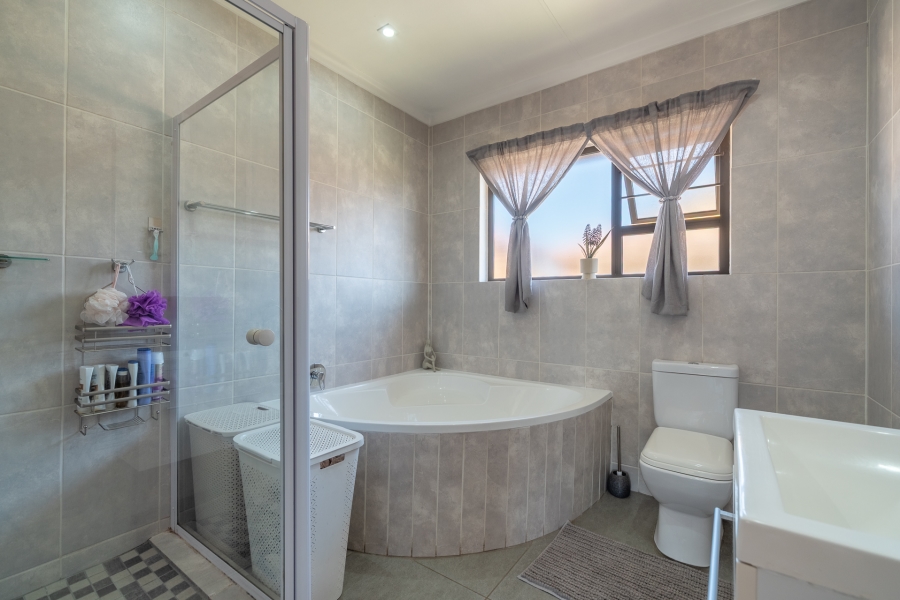3 Bedroom Property for Sale in North Riding Gauteng