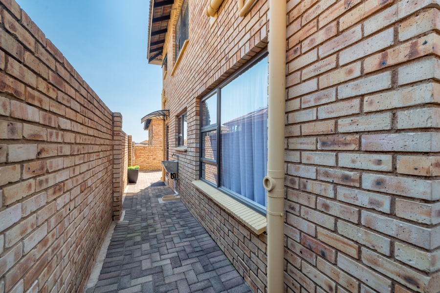 3 Bedroom Property for Sale in North Riding Gauteng